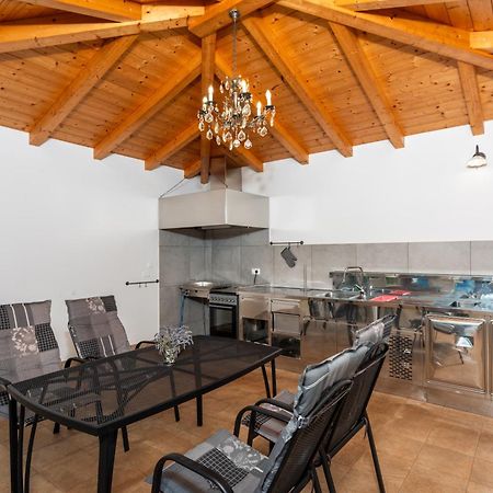 Villa Buroli With Pool, Sauna And Jacuzzi Dış mekan fotoğraf