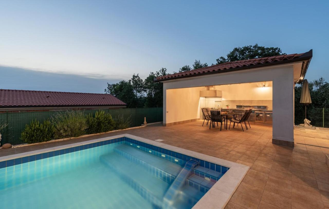 Villa Buroli With Pool, Sauna And Jacuzzi Dış mekan fotoğraf