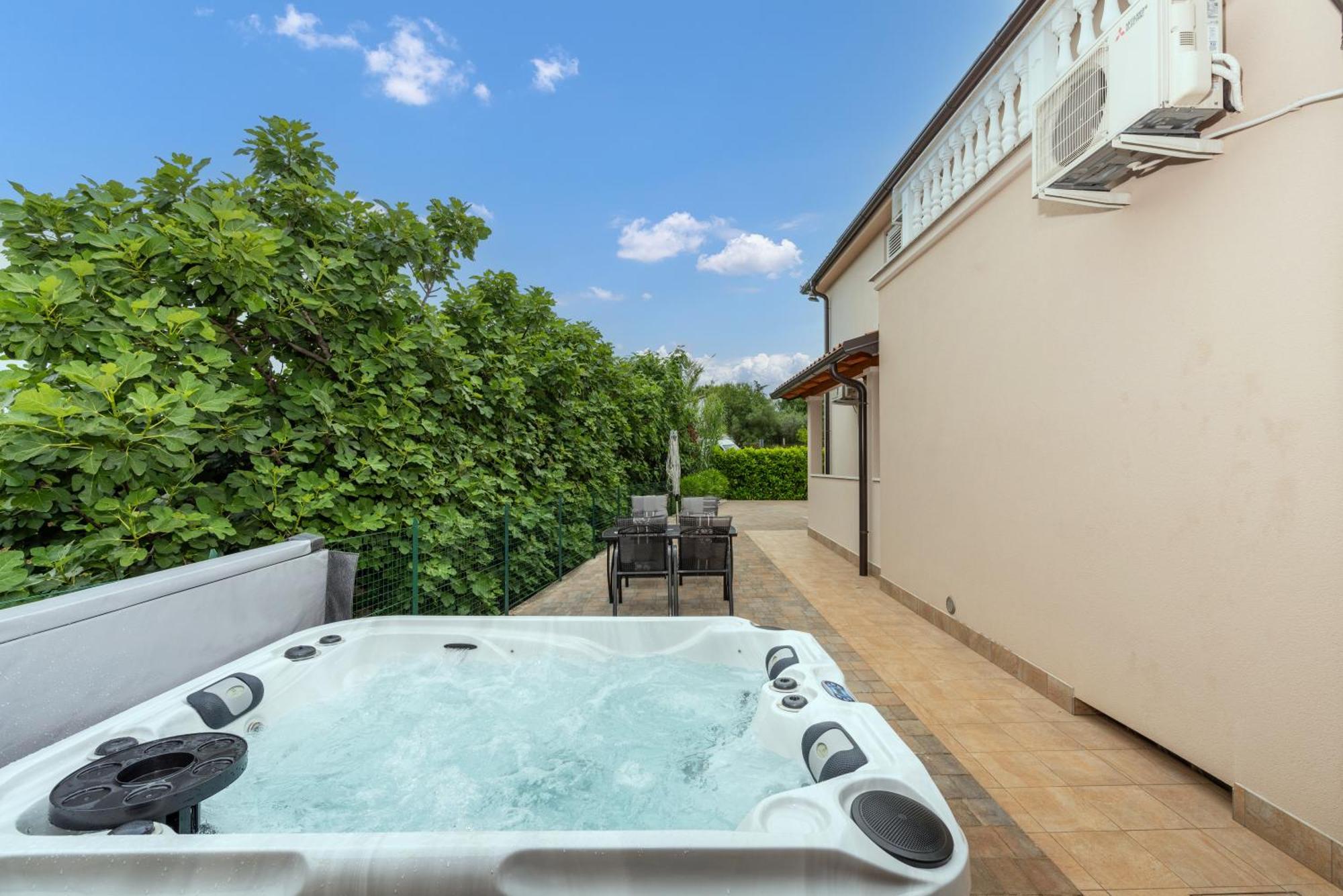 Villa Buroli With Pool, Sauna And Jacuzzi Dış mekan fotoğraf